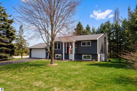 4005 Hearthside Dr, Traverse City, MI 49684