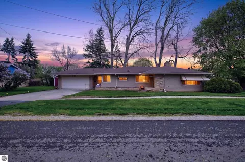 636 Rustic Dr, Saginaw, MI 48604