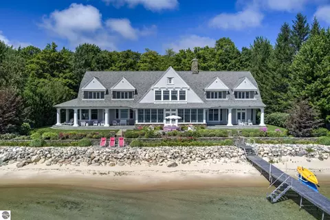 12935 N Northport Point Rd, Northport, MI 49670
