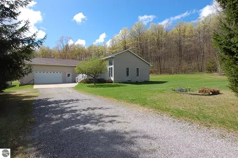 5626 W 28 12 Rd, Harrietta, MI 49638