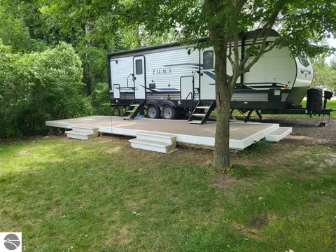 5106 Queens Way, Gladwin, MI 48624
