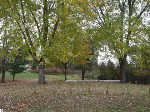 5106 Queens Way, Gladwin, MI 48624 photo 9