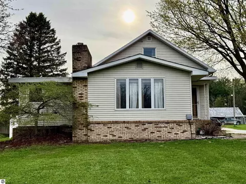 5322 S Lachance Rd, Lake City, MI 49651