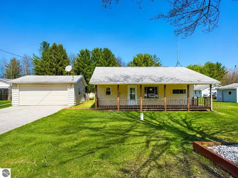 364 W Greenwood, Alger, MI 48610