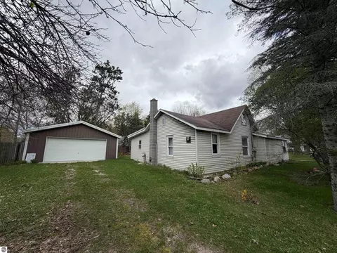 110 W Carl St, Buckley, MI 49620