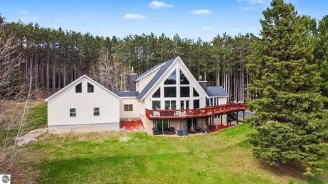 1093 Fenton Rd, Kingsley, MI 49649