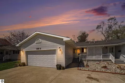1619 E Gaylord St #A, Mount Pleasant, MI 48858