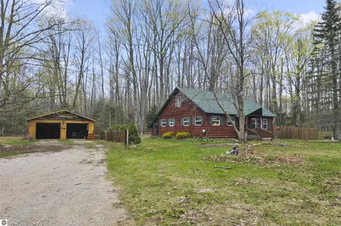 2561 E Johnson Rd, Lake City, MI 49651