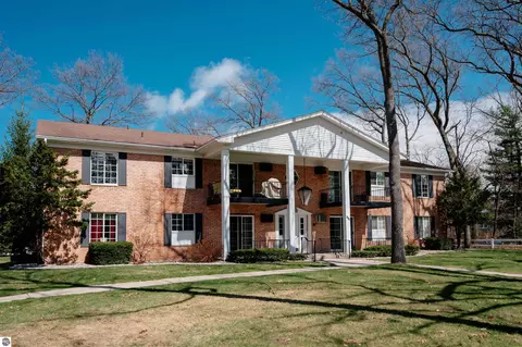 741 Indian Trail Blvd #6, Traverse City, MI 49686