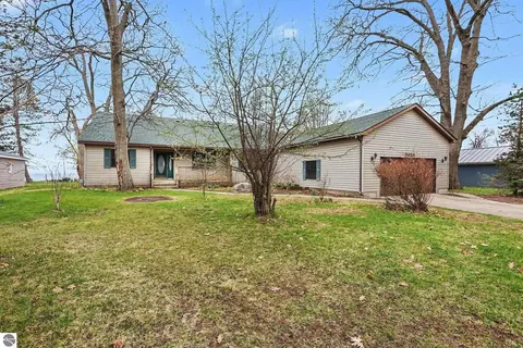 Exterior - 3044 S Point Augres Rd, Au Gres, MI 48703 photo 3 of 10