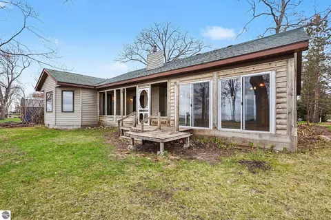 Exterior - 3044 S Point Augres Rd, Au Gres, MI 48703 photo 5 of 10