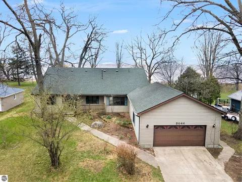 Exterior - 3044 S Point Augres Rd, Au Gres, MI 48703 photo 2 of 10
