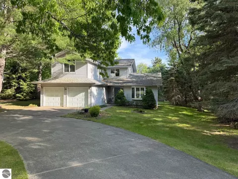 Exterior - 108 Carpenter Blvd, Roscommon, MI 48653 photo 1 of 2