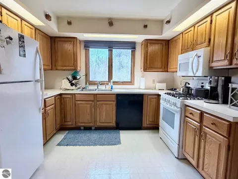 Kitchen - 108 Carpenter Blvd, Roscommon, MI 48653 photo 1 of 2