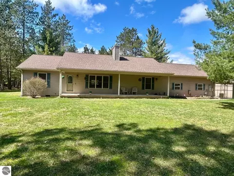 4260 W Dort Rd, Roscommon, MI 48653