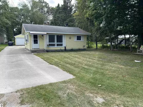 2424 Price St, East Tawas, MI 48730