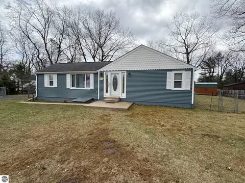 5772 Oak St, Oscoda, MI 48750