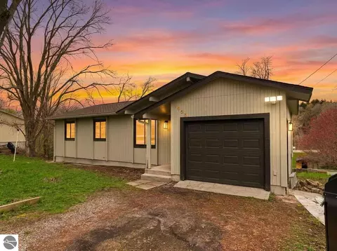 1455 Greenbriar Dr, Traverse City, MI 49685