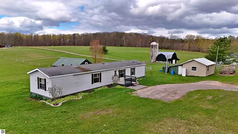 16608 12 Mile Rd, Leroy, MI 49655