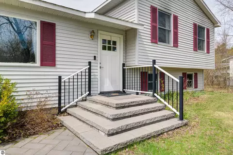 2575 Reily Ct, Traverse City, MI 49685
