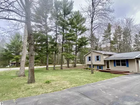 1729 Melody Ln, Interlochen, MI 49643