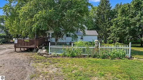 Exterior - 2298 W Hayes Rd, Ithaca, MI 48847 photo 5 of 6
