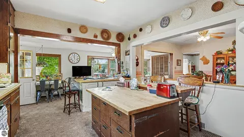 Kitchen - 2298 W Hayes Rd, Ithaca, MI 48847 photo 2 of 7