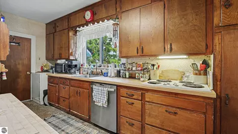 Kitchen - 2298 W Hayes Rd, Ithaca, MI 48847 photo 1 of 7