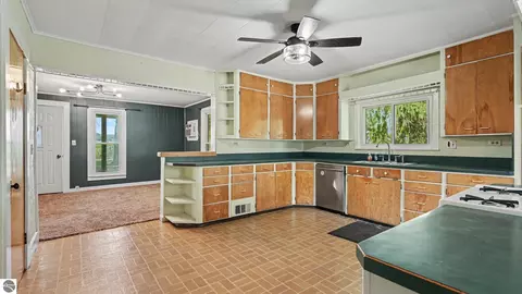 Kitchen - 2298 W Hayes Rd, Ithaca, MI 48847 photo 7 of 7