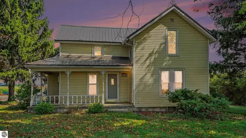 Exterior - 2298 W Hayes Rd, Ithaca, MI 48847 photo 4 of 6