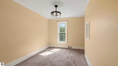Bedroom - 2298 W Hayes Rd, Ithaca, MI 48847 photo 9 of 12