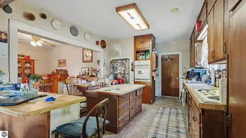 Kitchen - 2298 W Hayes Rd, Ithaca, MI 48847 photo 3 of 7