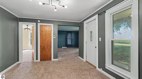 Entry Way - 2298 W Hayes Rd, Ithaca, MI 48847 photo 2 of 2