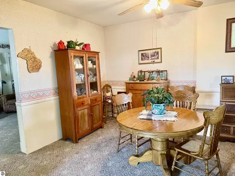Dining - 2298 W Hayes Rd, Ithaca, MI 48847 photo 2 of 2