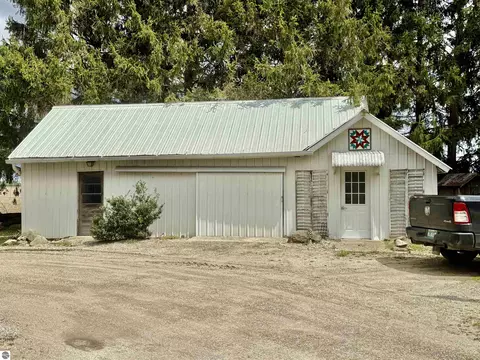 Exterior - 2298 W Hayes Rd, Ithaca, MI 48847 photo 6 of 6