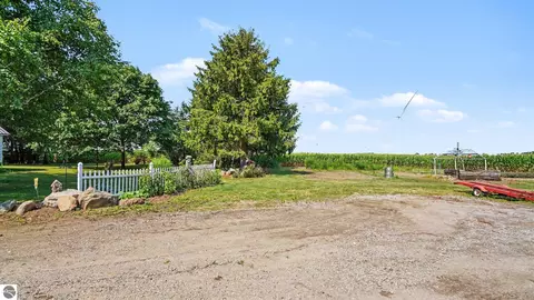 Exterior - 2298 W Hayes Rd, Ithaca, MI 48847 photo 6 of 6