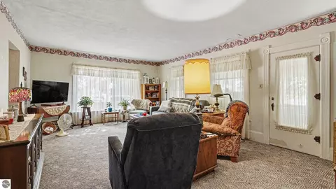 Living - 2298 W Hayes Rd, Ithaca, MI 48847 photo 4 of 5