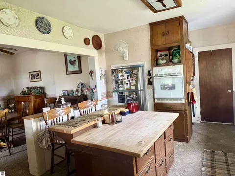 Kitchen - 2298 W Hayes Rd, Ithaca, MI 48847 photo 3 of 4