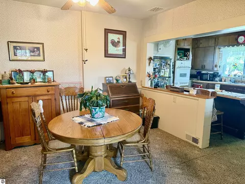 Dining - 2298 W Hayes Rd, Ithaca, MI 48847 photo 2 of 2