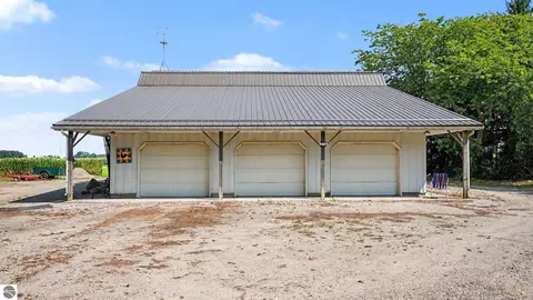 Exterior - 2298 W Hayes Rd, Ithaca, MI 48847 photo 3 of 6