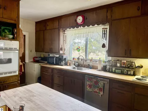 Kitchen - 2298 W Hayes Rd, Ithaca, MI 48847 photo 1 of 4