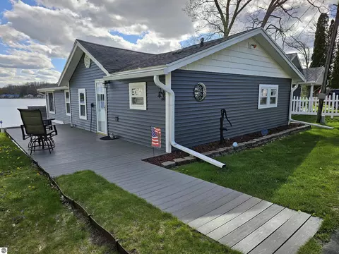 Exterior - 411 Yoder Ln, Vestaburg, MI 48891 photo 2 of 8