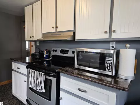 Kitchen - 411 Yoder Ln, Vestaburg, MI 48891 photo 3 of 4