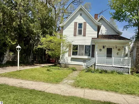 513 Walnut St, Alma, MI 48801