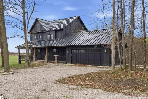 13496 S Solon Rd, Traverse City, MI 49684