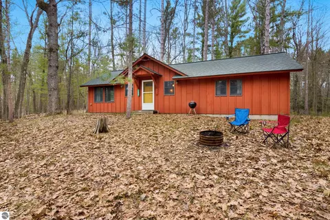 7578 S River Rd SW, Kalkaska, MI 49646