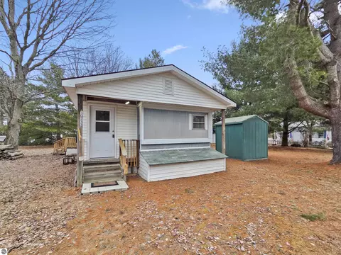 10733 Freeman Rd, Mesick, MI 49668