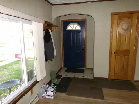 Entry Way - 126 N Ithaca St, Ithaca, MI 48847 photo 1 of 3