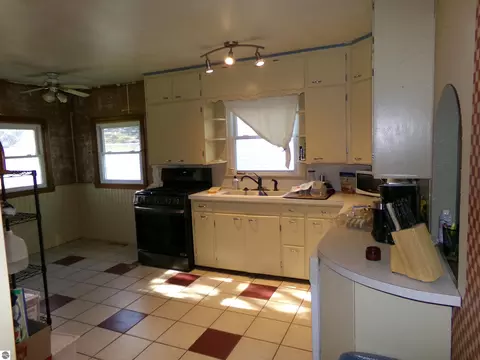 Kitchen - 126 N Ithaca St, Ithaca, MI 48847 photo 5 of 6