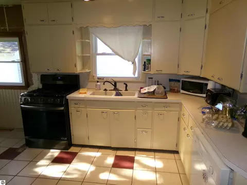 Kitchen - 126 N Ithaca St, Ithaca, MI 48847 photo 2 of 6